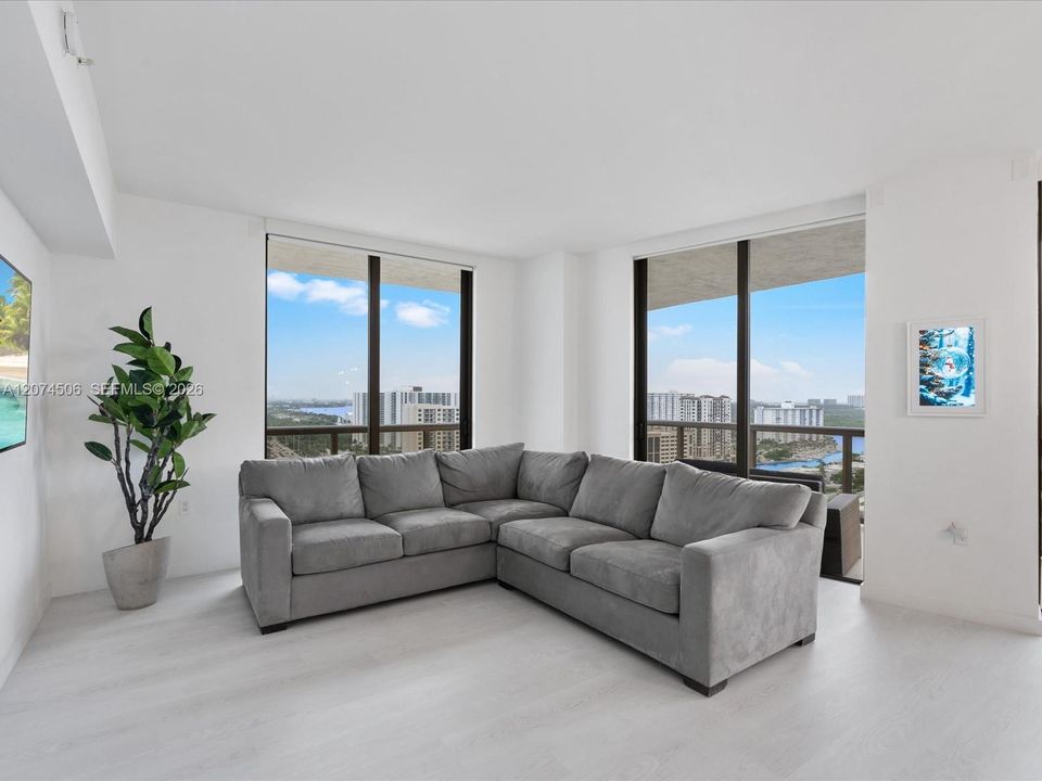 For Sale: $1,190,000 (2 beds, 2 baths, 1342 Square Feet)
