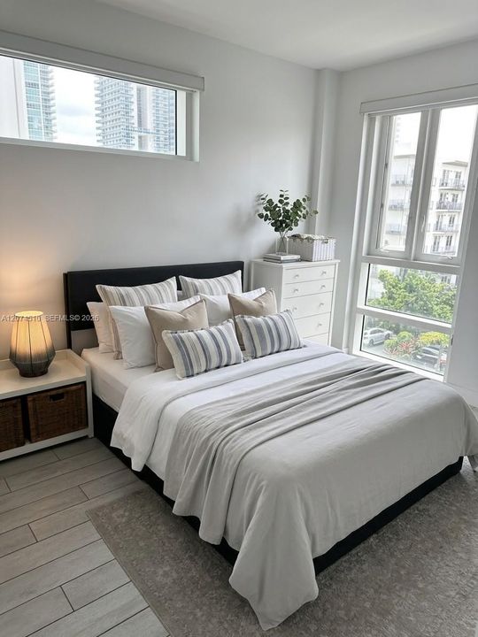 Active With Contract: $2,500 (1 beds, 1 baths, 574 Square Feet)
