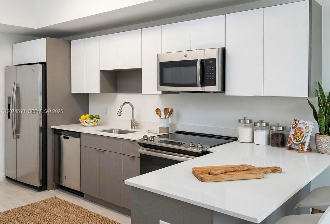 Active With Contract: $2,500 (1 beds, 1 baths, 574 Square Feet)