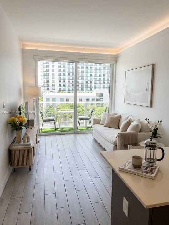 Active With Contract: $2,500 (1 beds, 1 baths, 574 Square Feet)