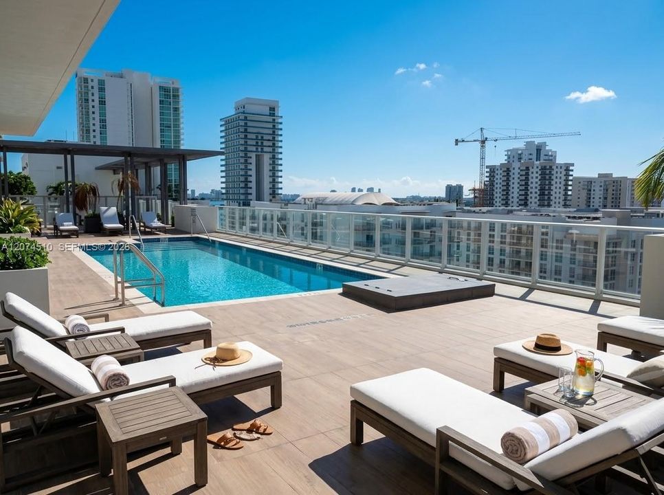 Active With Contract: $2,500 (1 beds, 1 baths, 574 Square Feet)