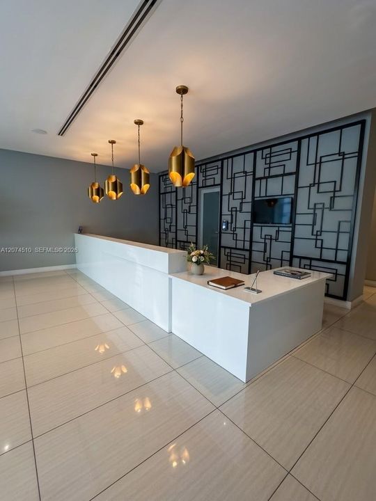Active With Contract: $2,500 (1 beds, 1 baths, 574 Square Feet)