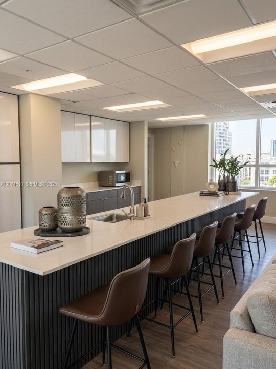 Active With Contract: $2,500 (1 beds, 1 baths, 574 Square Feet)