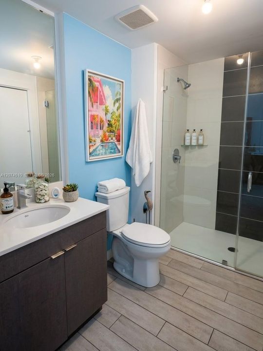 Active With Contract: $2,500 (1 beds, 1 baths, 574 Square Feet)