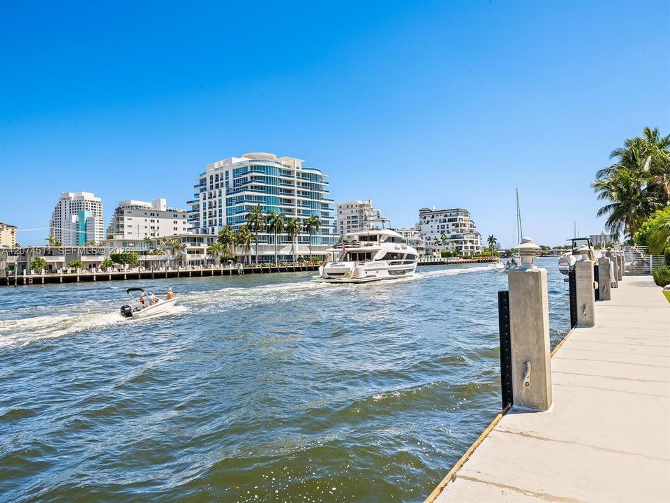 For Sale: $315,000 (1 beds, 1 baths, 955 Square Feet)