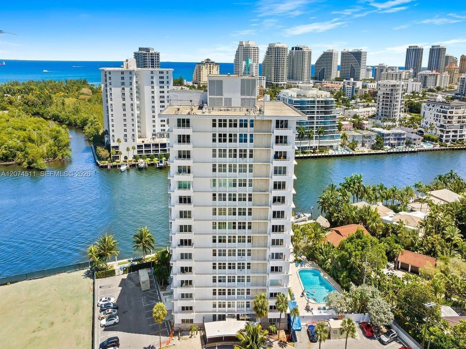 For Sale: $315,000 (1 beds, 1 baths, 955 Square Feet)