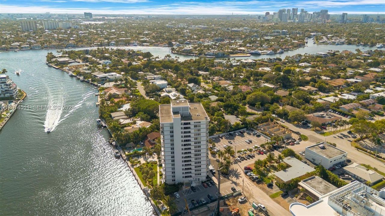 For Sale: $315,000 (1 beds, 1 baths, 955 Square Feet)