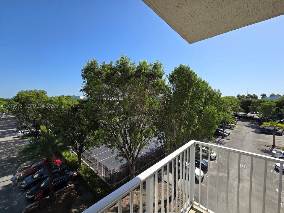 For Rent: $1,975 (2 beds, 2 baths, 914 Square Feet)