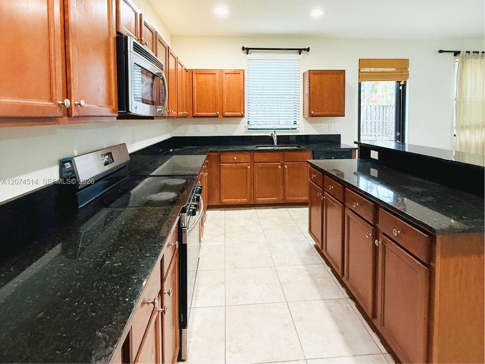 En Renta: $4,500 (4 camas, 3 baños, 3145 Pies cuadrados)