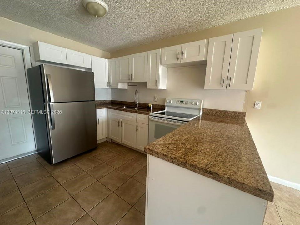 For Rent: $2,000 (2 beds, 1 baths, 890 Square Feet)