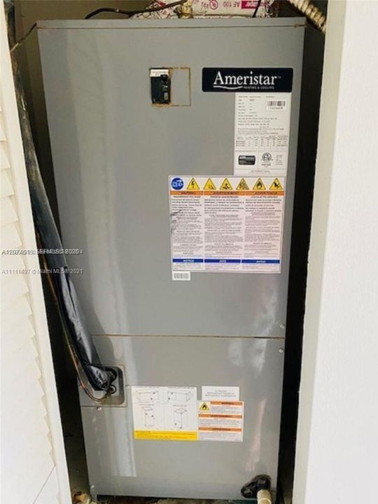 For Rent: $2,000 (2 beds, 1 baths, 890 Square Feet)