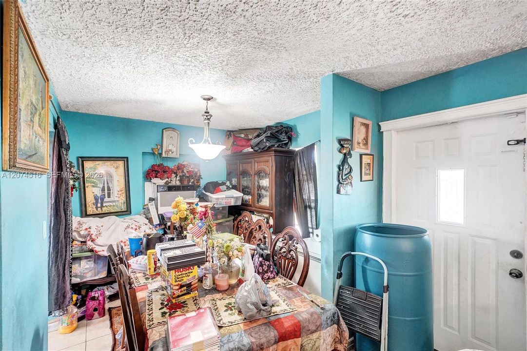 For Sale: $470,000 (3 beds, 1 baths, 1350 Square Feet)