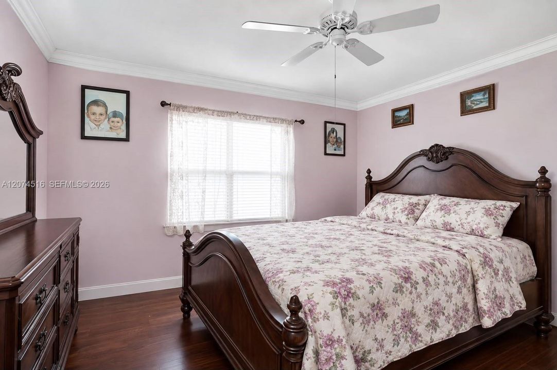For Sale: $470,000 (3 beds, 1 baths, 1350 Square Feet)