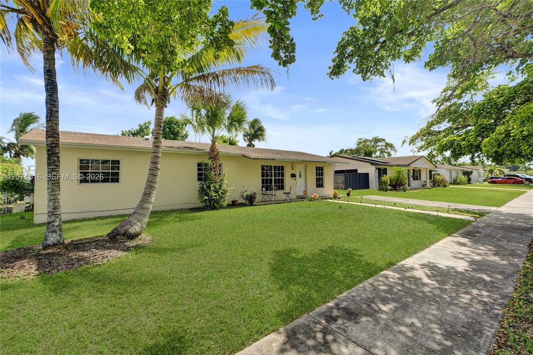 For Sale: $470,000 (3 beds, 1 baths, 1350 Square Feet)