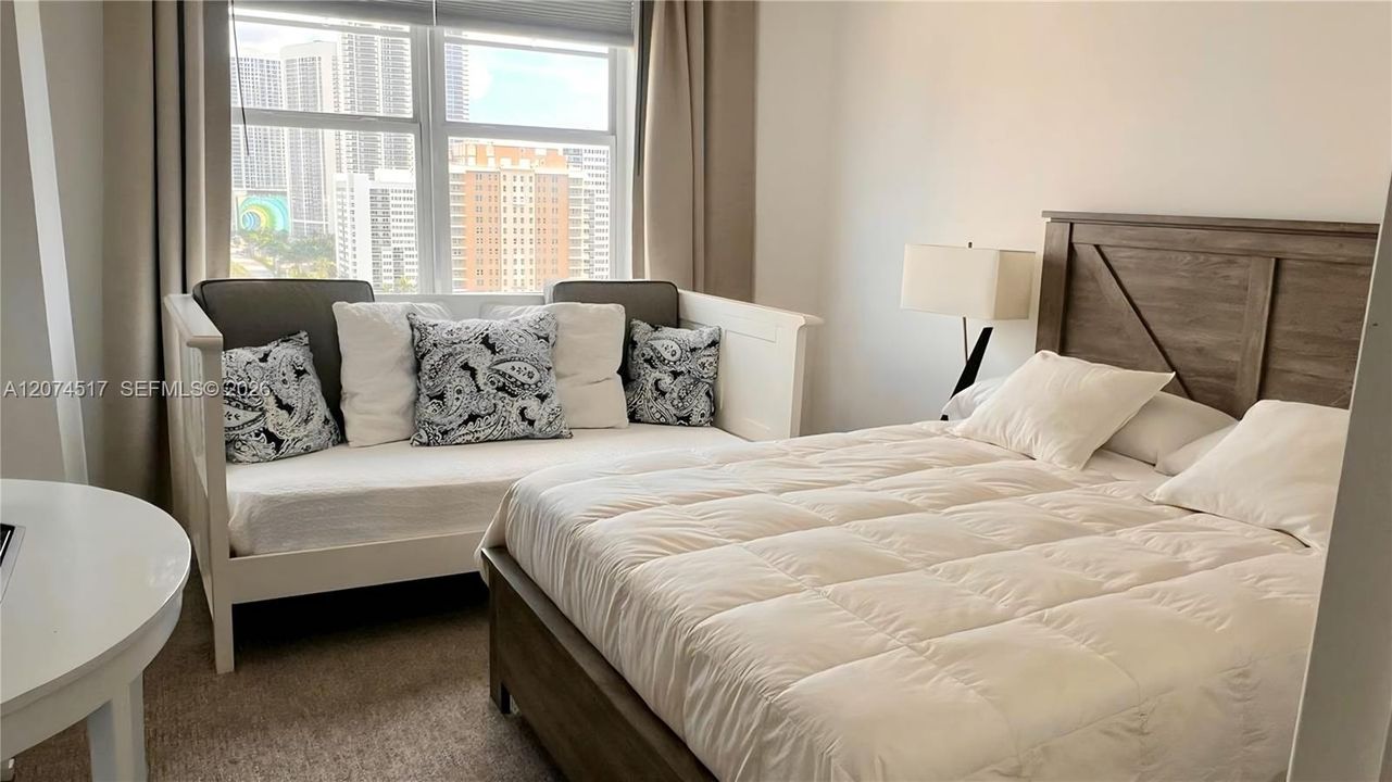 В аренду: $5,000 (2 спален, 2 ванн, 1380 Квадратных фут)
