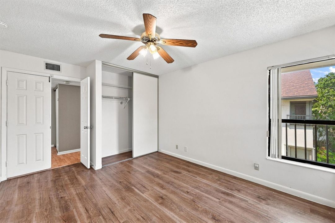 17_bedroom