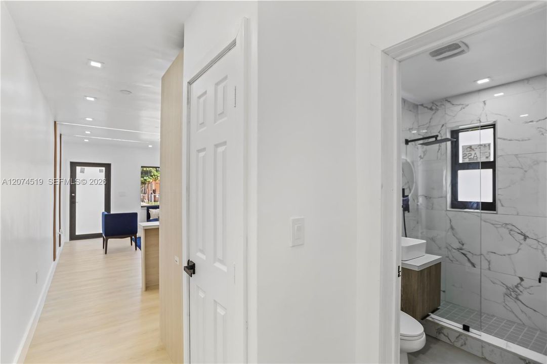 For Rent: $2,700 (1 beds, 1 baths, 750 Square Feet)