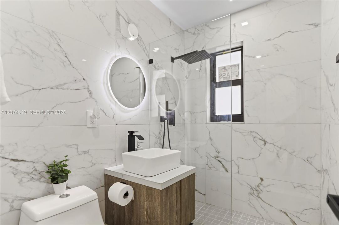 For Rent: $2,700 (1 beds, 1 baths, 750 Square Feet)