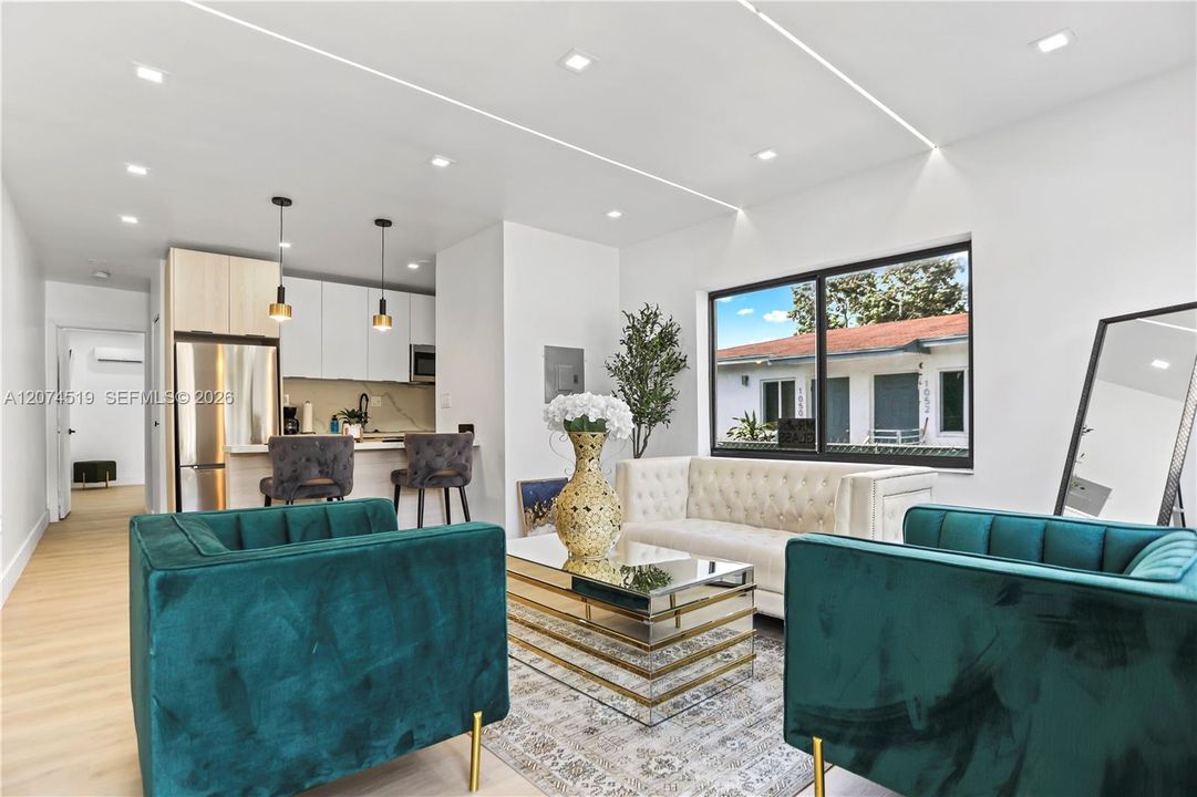 For Rent: $2,700 (1 beds, 1 baths, 750 Square Feet)