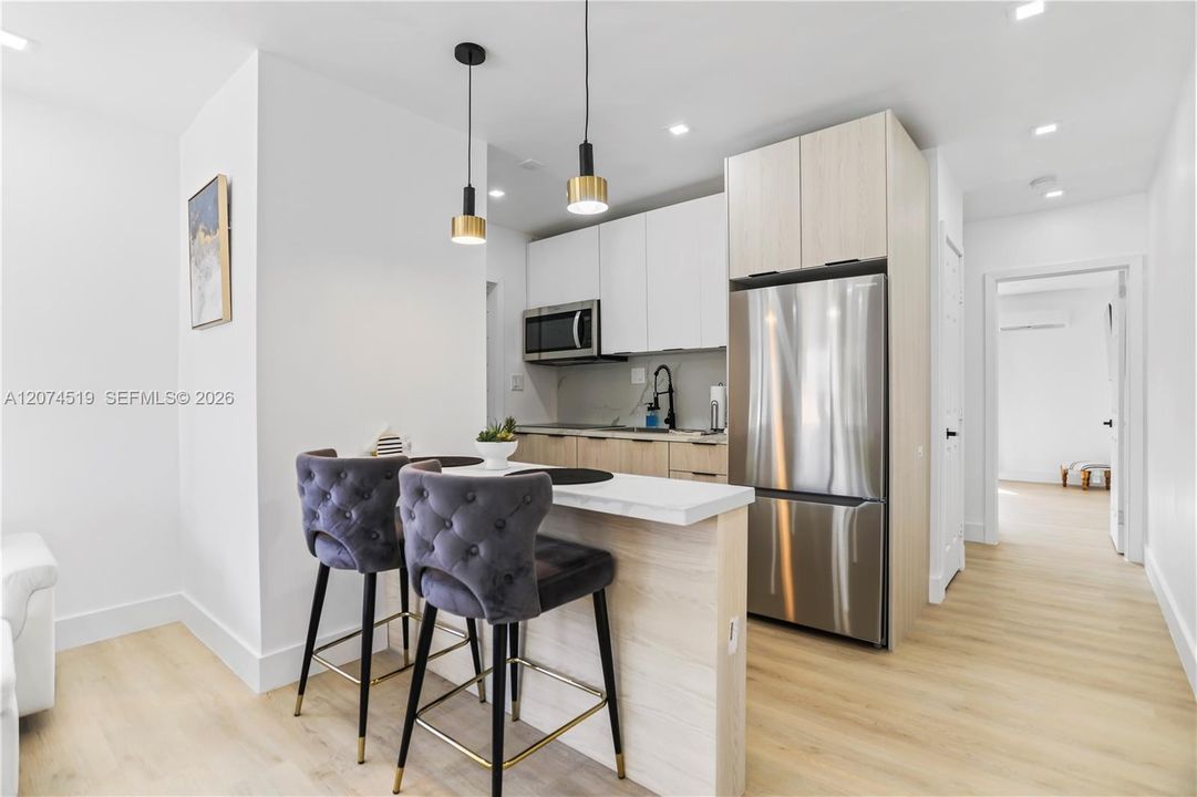 For Rent: $2,700 (1 beds, 1 baths, 750 Square Feet)