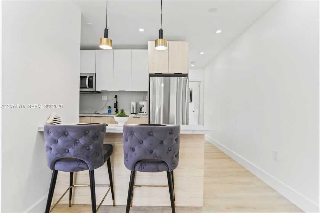 For Rent: $2,700 (1 beds, 1 baths, 750 Square Feet)