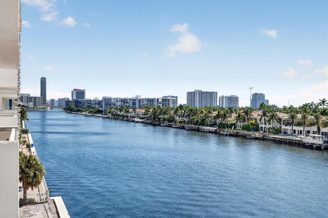 For Rent: $4,500 (2 beds, 2 baths, 1221 Square Feet)