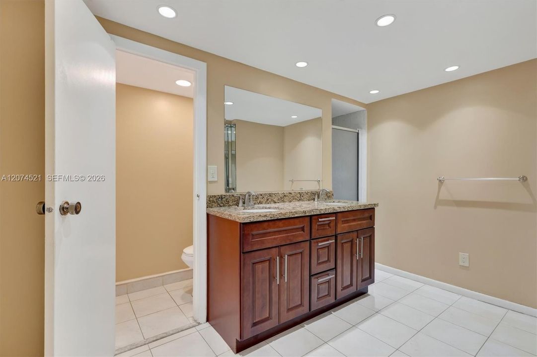 For Rent: $4,500 (2 beds, 2 baths, 1221 Square Feet)