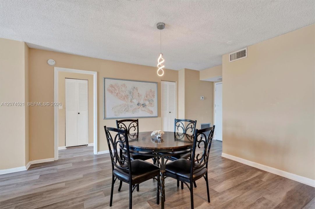For Rent: $4,500 (2 beds, 2 baths, 1221 Square Feet)