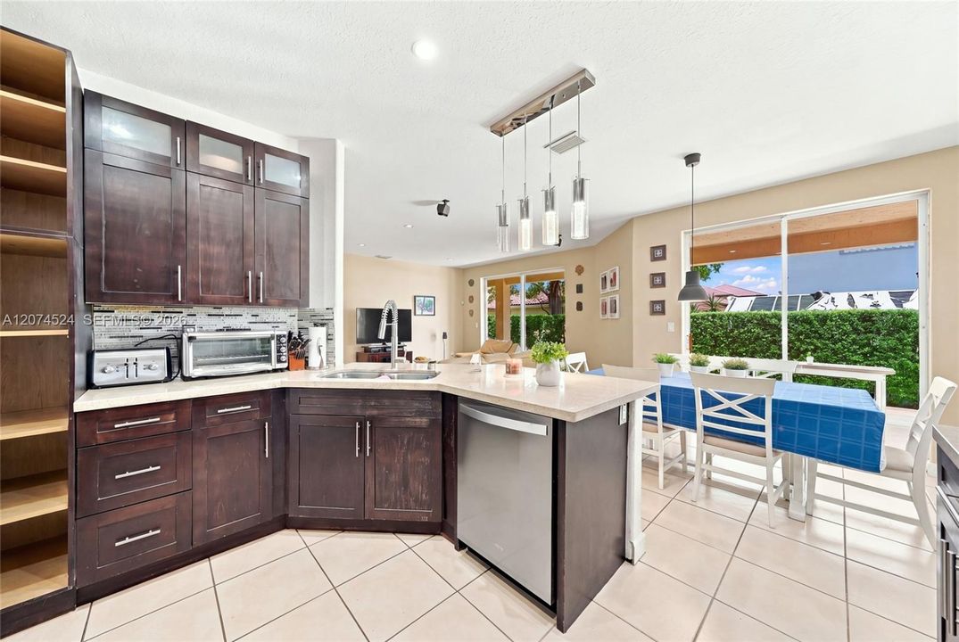 For Sale: $739,900 (4 beds, 2 baths, 2287 Square Feet)