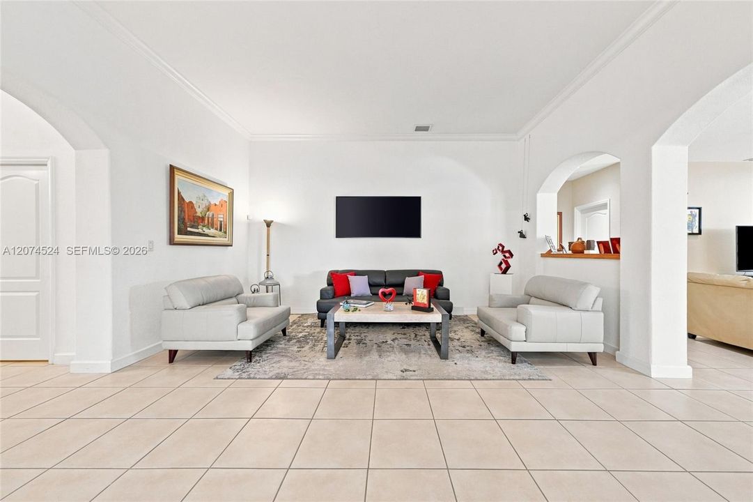 For Sale: $739,900 (4 beds, 2 baths, 2287 Square Feet)