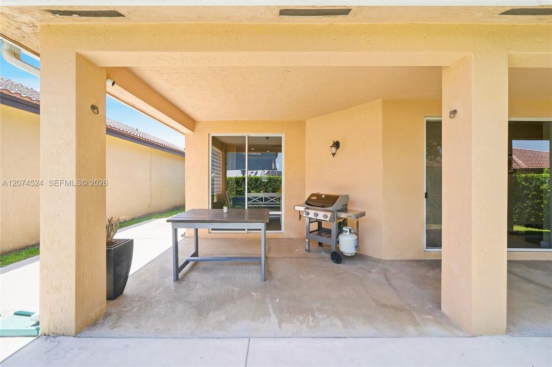For Sale: $739,900 (4 beds, 2 baths, 2287 Square Feet)
