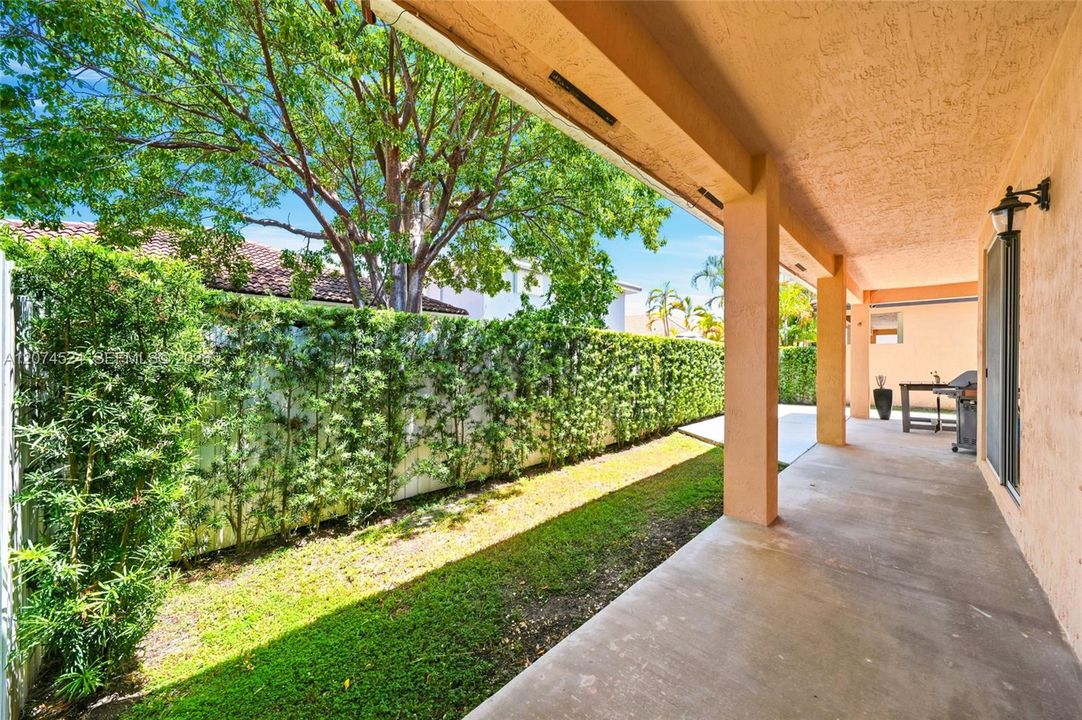 For Sale: $739,900 (4 beds, 2 baths, 2287 Square Feet)