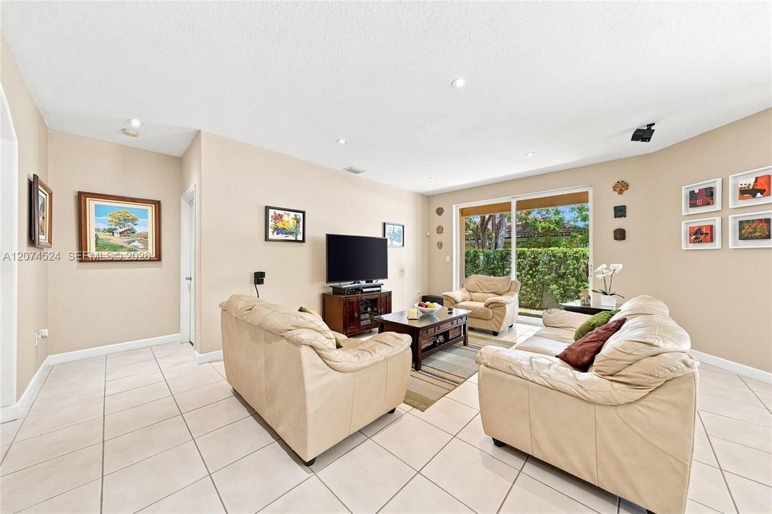 For Sale: $739,900 (4 beds, 2 baths, 2287 Square Feet)