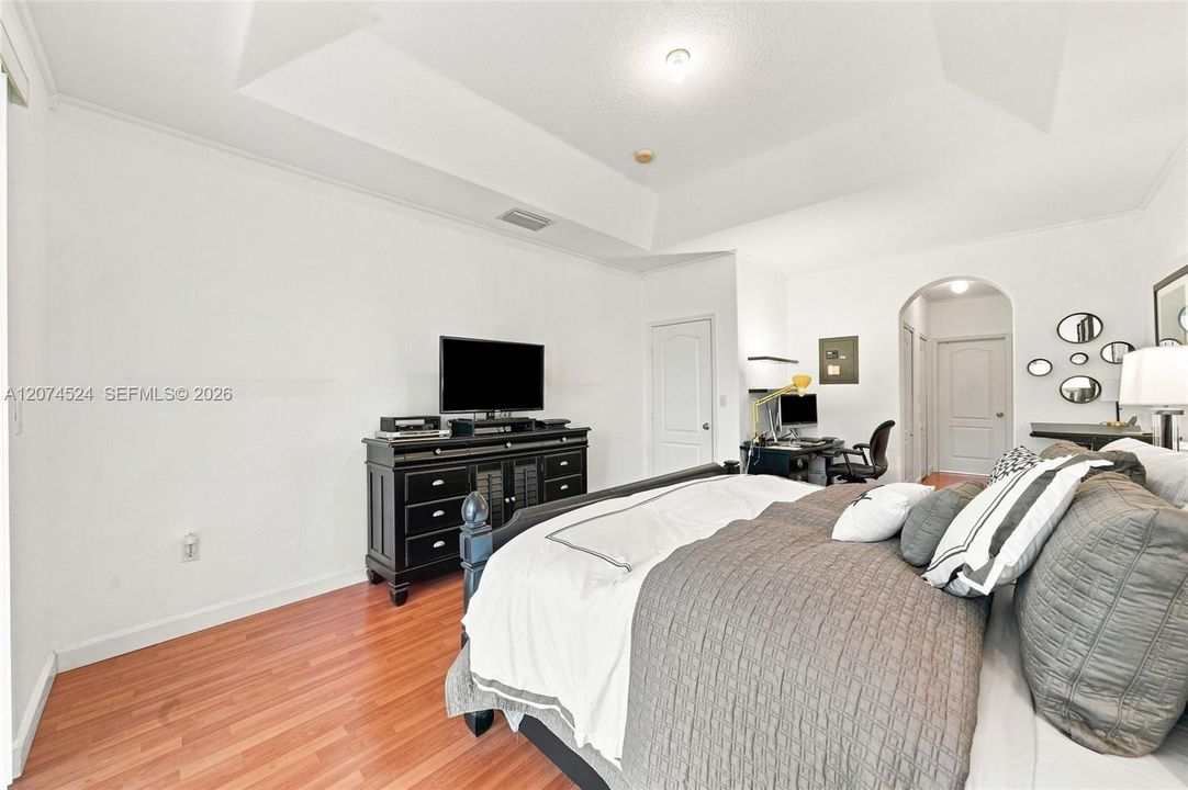 For Sale: $739,900 (4 beds, 2 baths, 2287 Square Feet)
