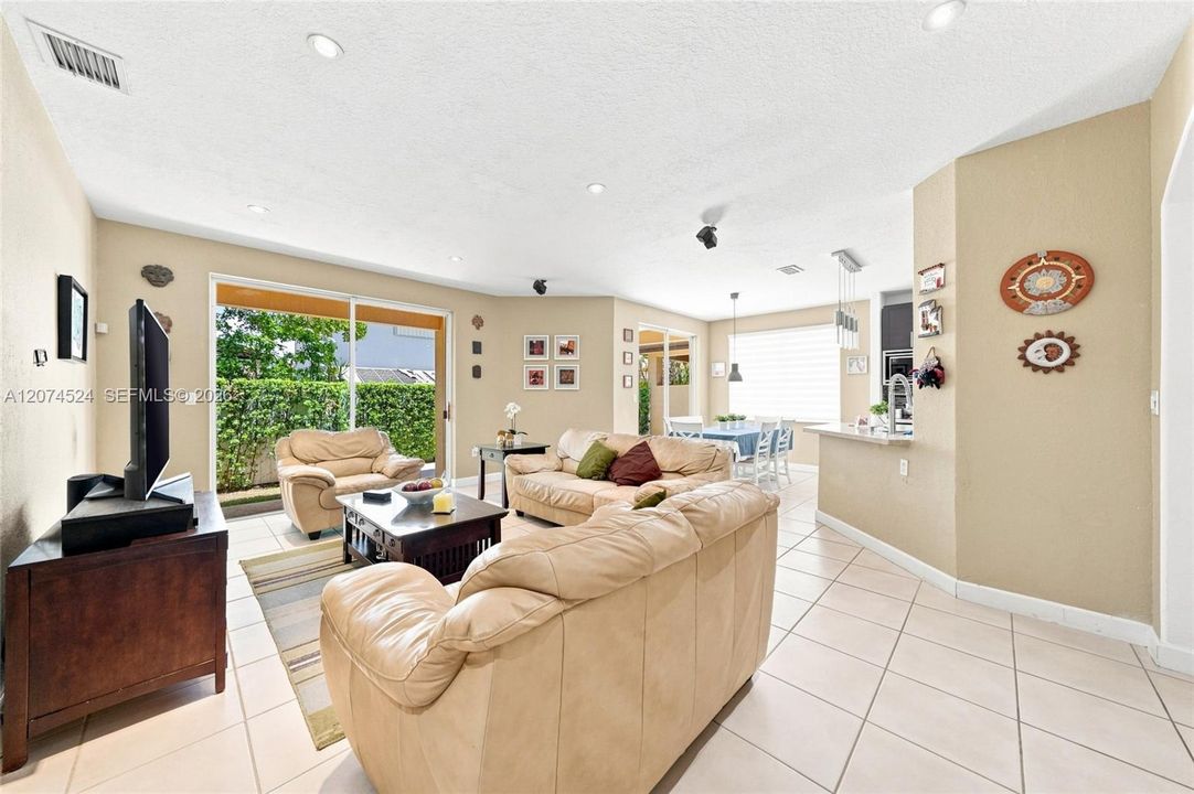 For Sale: $739,900 (4 beds, 2 baths, 2287 Square Feet)