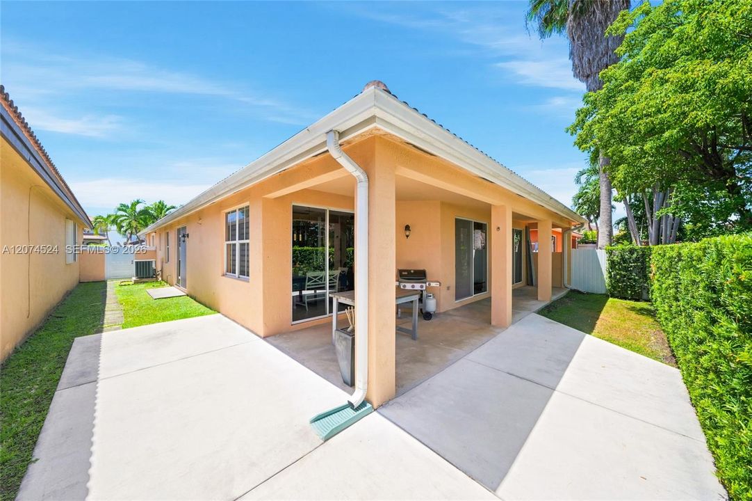 For Sale: $739,900 (4 beds, 2 baths, 2287 Square Feet)
