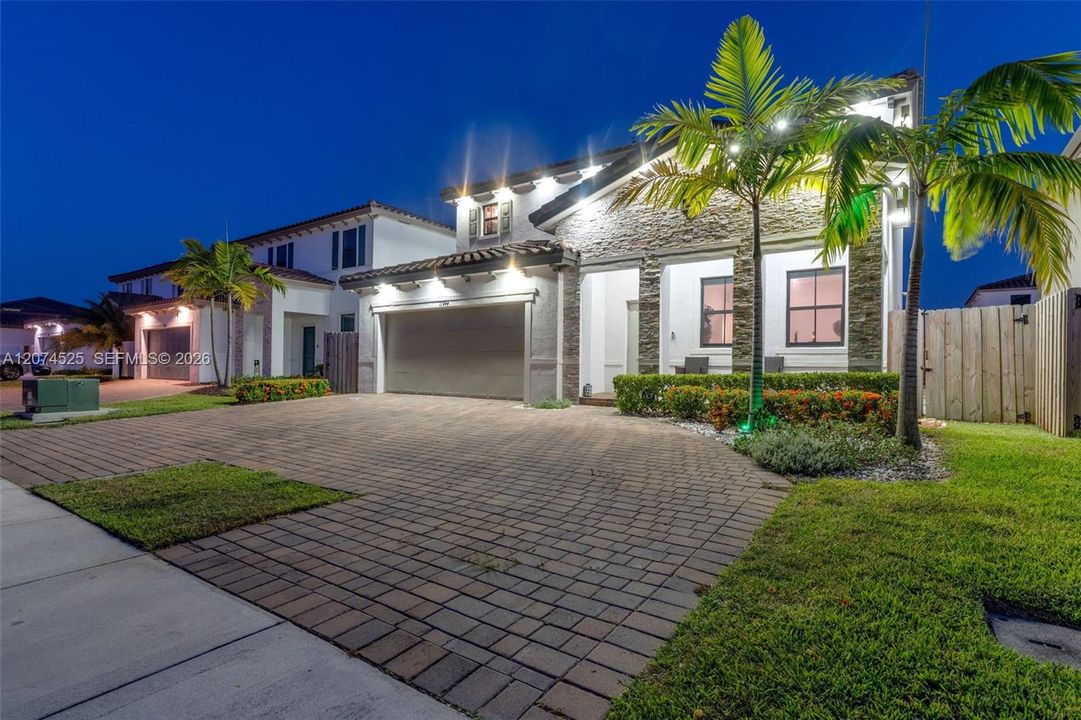 For Sale: $775,000 (5 beds, 3 baths, 2418 Square Feet)