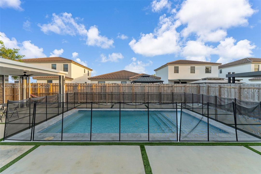 For Sale: $775,000 (5 beds, 3 baths, 2418 Square Feet)
