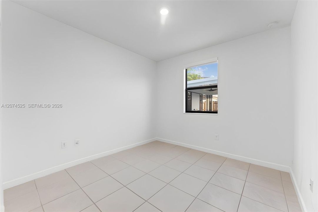 For Sale: $775,000 (5 beds, 3 baths, 2418 Square Feet)