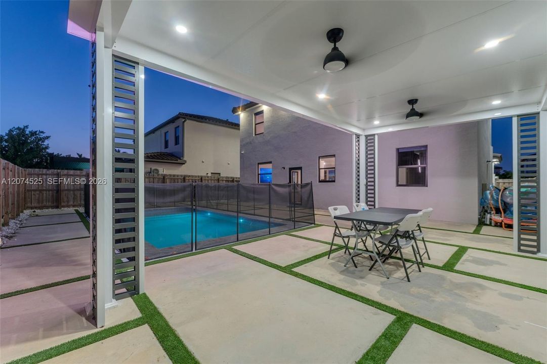 For Sale: $775,000 (5 beds, 3 baths, 2418 Square Feet)