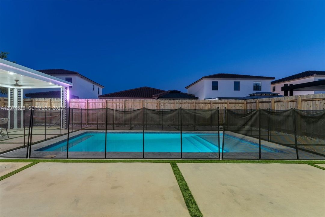 For Sale: $775,000 (5 beds, 3 baths, 2418 Square Feet)