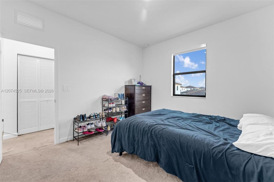 For Sale: $775,000 (5 beds, 3 baths, 2418 Square Feet)