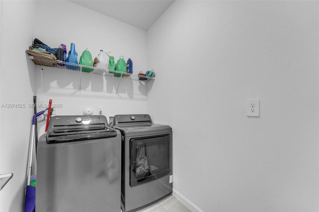 For Sale: $775,000 (5 beds, 3 baths, 2418 Square Feet)