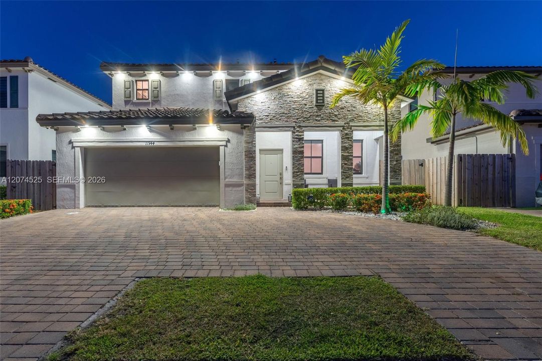 For Sale: $775,000 (5 beds, 3 baths, 2418 Square Feet)
