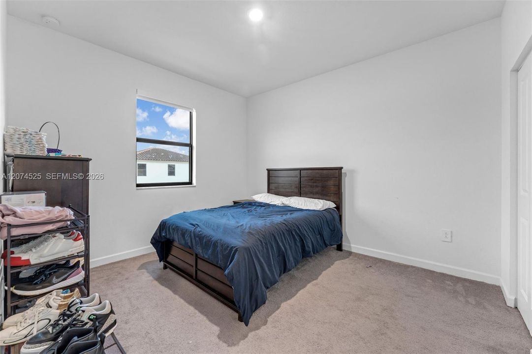 For Sale: $775,000 (5 beds, 3 baths, 2418 Square Feet)