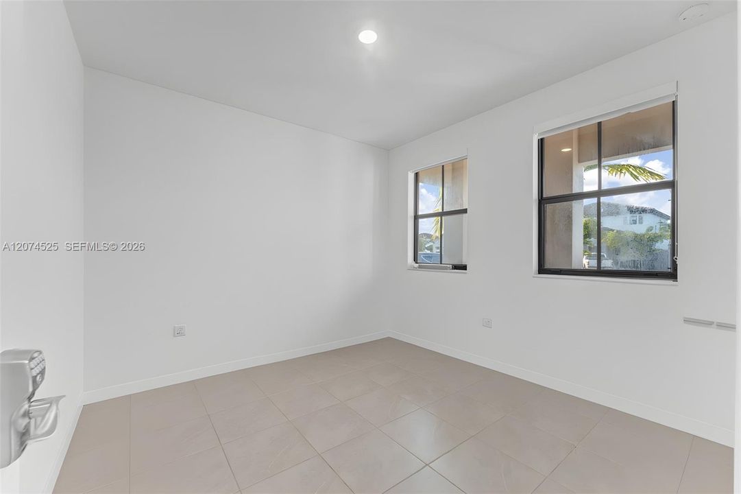 For Sale: $775,000 (5 beds, 3 baths, 2418 Square Feet)