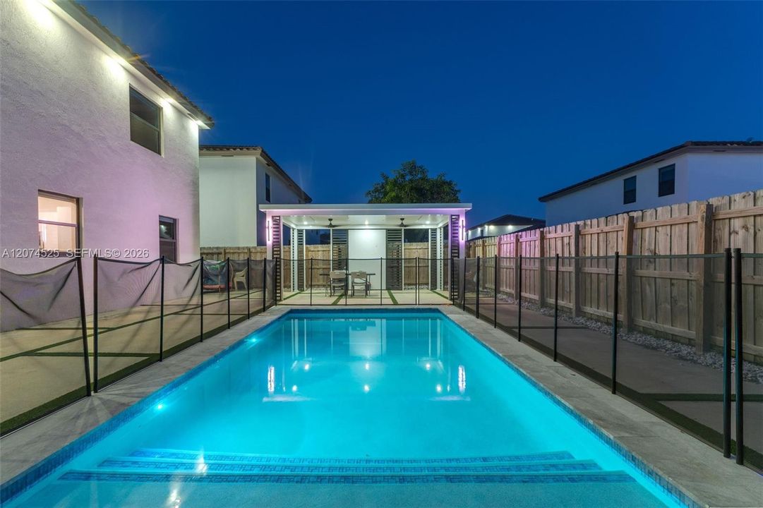 For Sale: $775,000 (5 beds, 3 baths, 2418 Square Feet)
