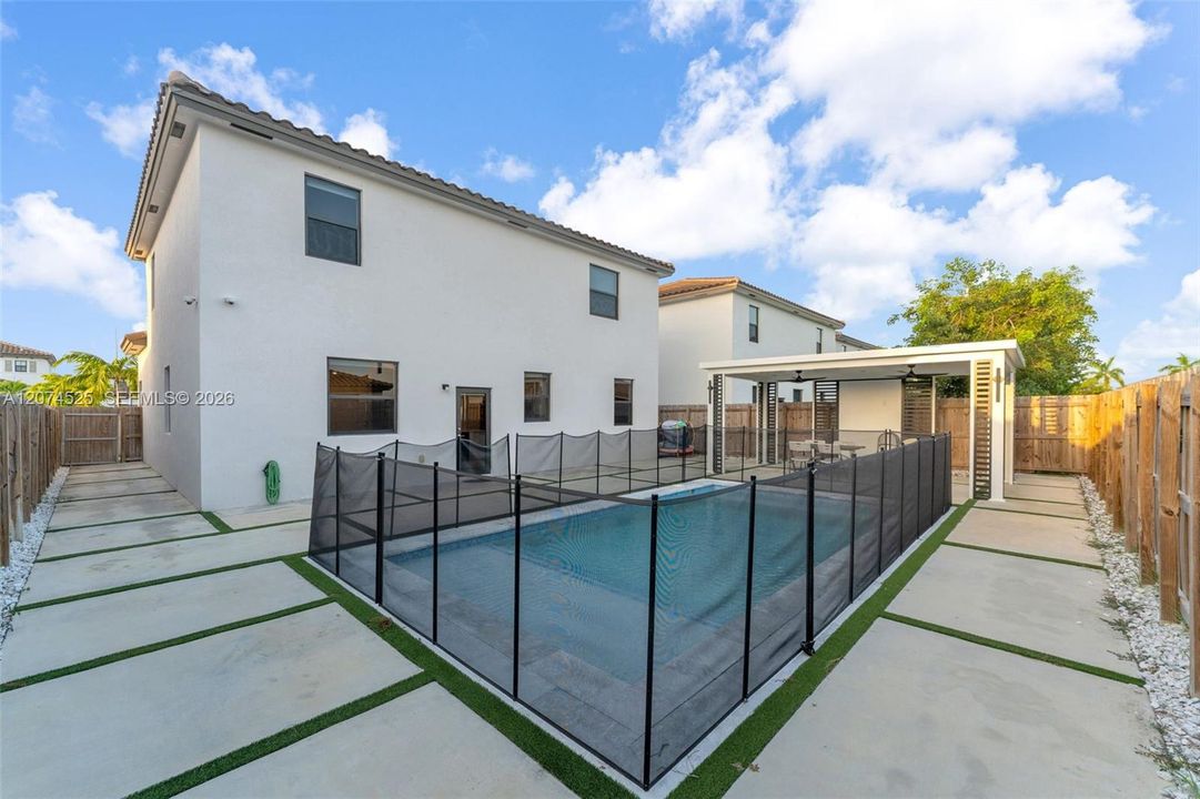 For Sale: $775,000 (5 beds, 3 baths, 2418 Square Feet)