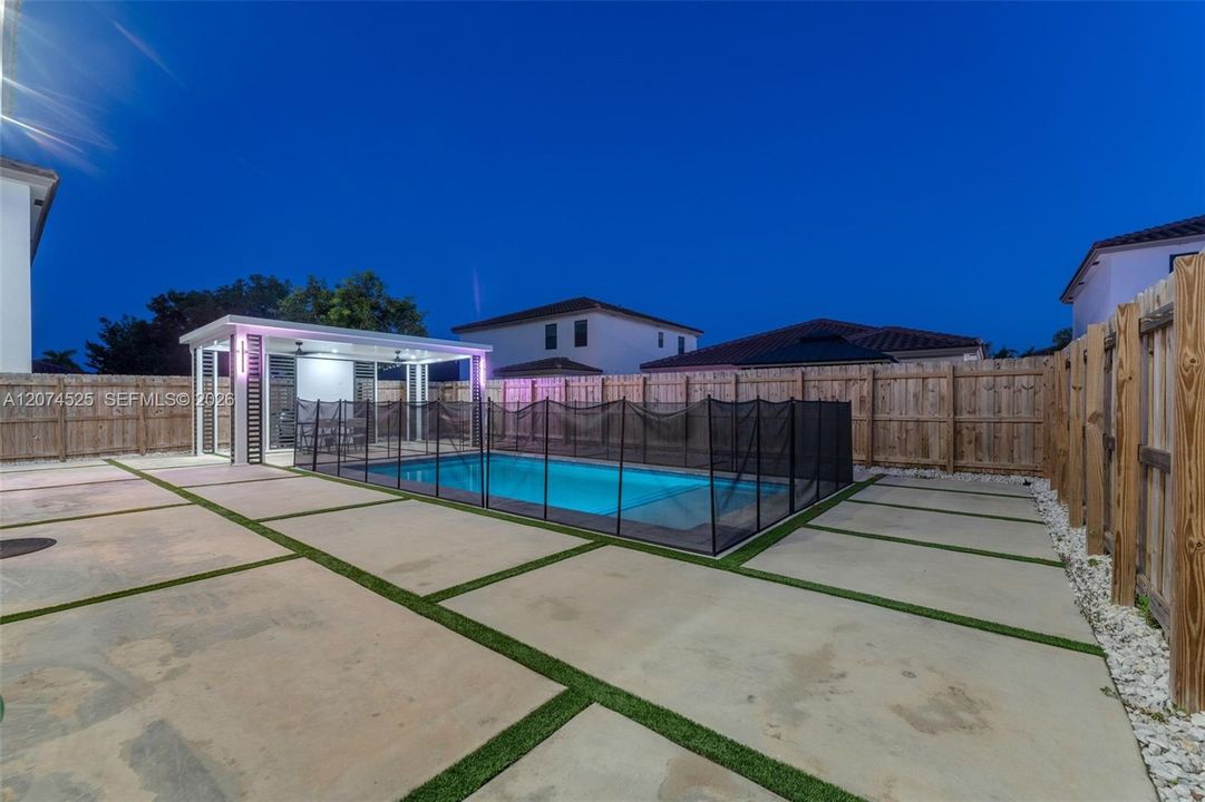 For Sale: $775,000 (5 beds, 3 baths, 2418 Square Feet)