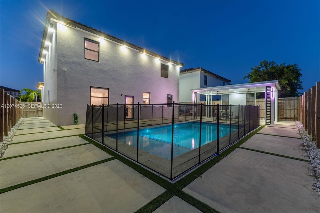 For Sale: $775,000 (5 beds, 3 baths, 2418 Square Feet)